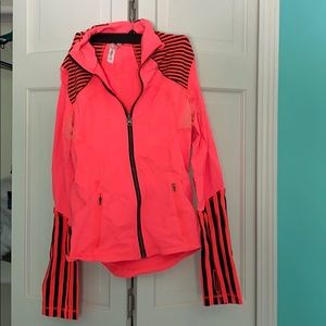Lululemon Size 8 Neon Pink ZIP Up